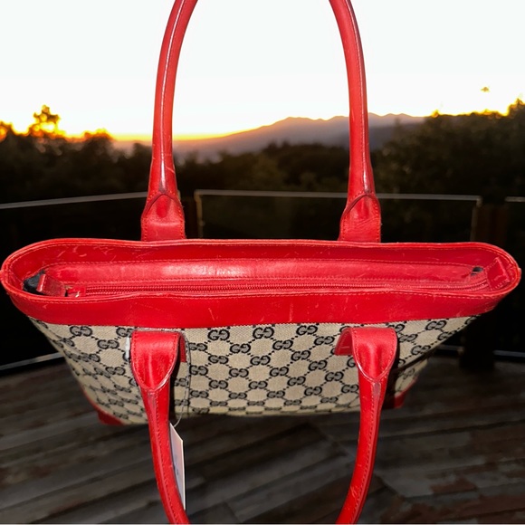 Gucci: Jacquard Monogram GG Red Leather Trimmed Tote Bag - Picture 4 of 17